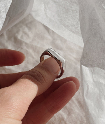 Signature Ring – Own the Detail